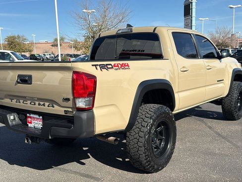 Used 2017 Toyota Tacoma TRD Off-Road w/ Tow Package (A/T) image 7