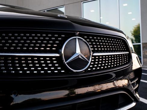 Used 2021 Mercedes-Benz E 350 Sedan image 3