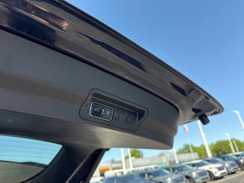 Used 2023 Ford Explorer XLT w/ Equipment Group 202A AWD/4WD image 15