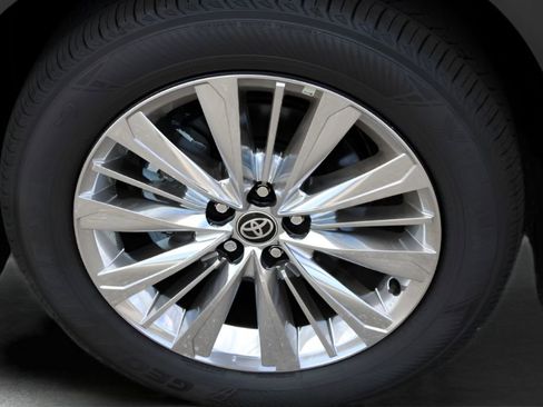 Certified 2026 Toyota Grand Highlander Platinum image 2