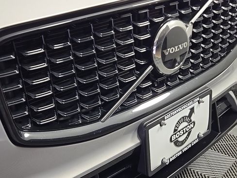 Certified 2025 Volvo XC60 B5 Plus image 7