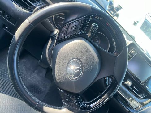 Used 2018 Toyota C-HR XLE FWD image 31