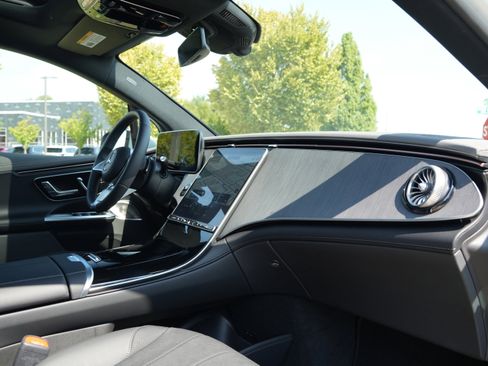 New 2025 Mercedes-Benz EQE 350+ 4MATIC SUV image 39