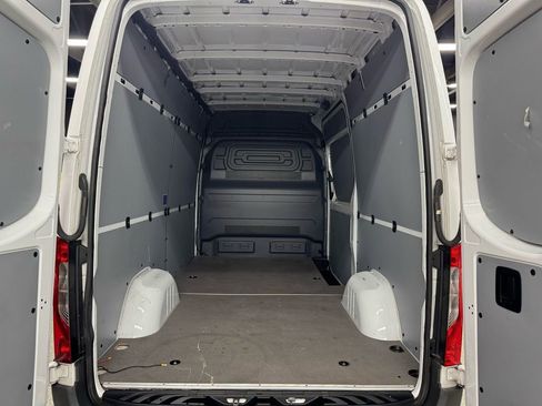 Used 2021 Mercedes-Benz Sprinter 2500 image 12