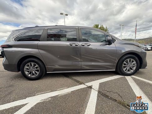 Used 2023 Toyota Sienna XLE AWD/4WD image 10