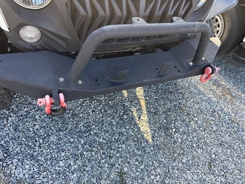 Used 2015 Jeep Wrangler Unlimited Rubicon w/ Connectivity Group image 5