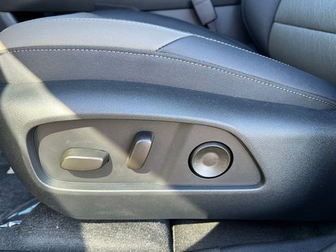 New 2026 Chevrolet Equinox LT w/ Convenience Package II image 8