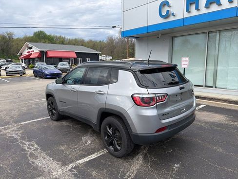 Used 2019 Jeep Compass Latitude AWD/4WD image 5