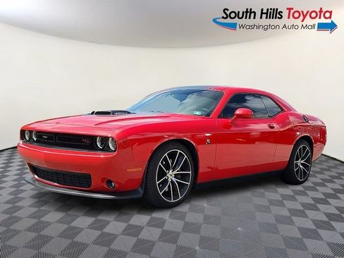 Used 2017 Dodge Challenger R/T Scat Pack RWD image 3