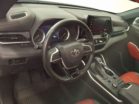 Used 2022 Toyota Highlander XSE AWD/4WD image 19