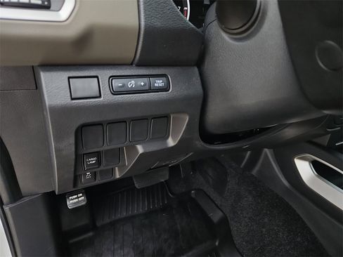 Certified 2024 Nissan Frontier SV image 18