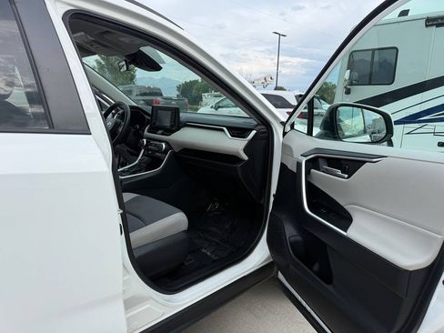 Used 2021 Toyota RAV4 XLE AWD/4WD image 21