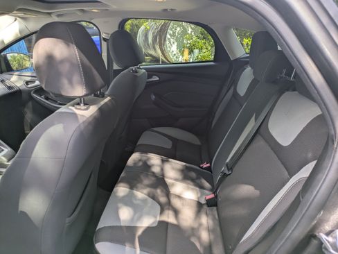 Used 2014 Ford Focus SE w/ SE Sport Package FWD image 11