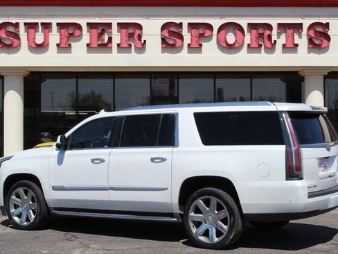 Used 2018 Cadillac Escalade ESV Luxury image 5