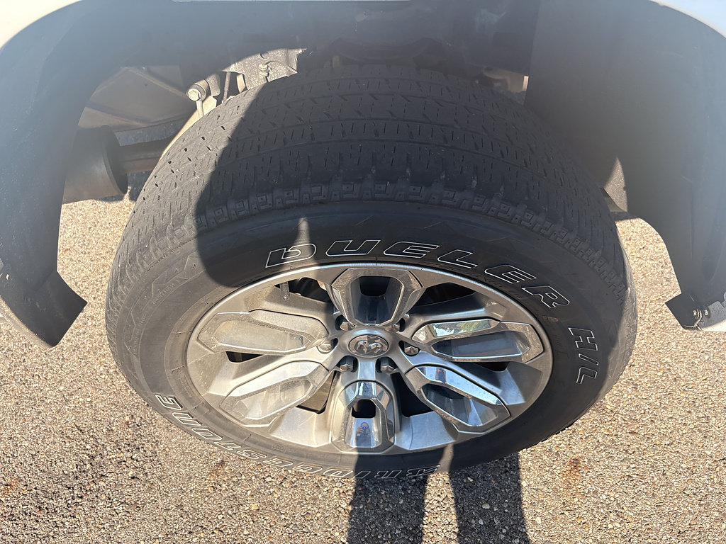 Used 2023 RAM 1500 Laramie AWD/4WD image 11