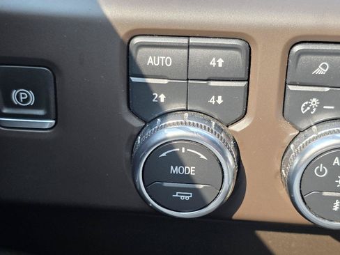 Used 2022 GMC Sierra 1500 Denali AWD/4WD image 12