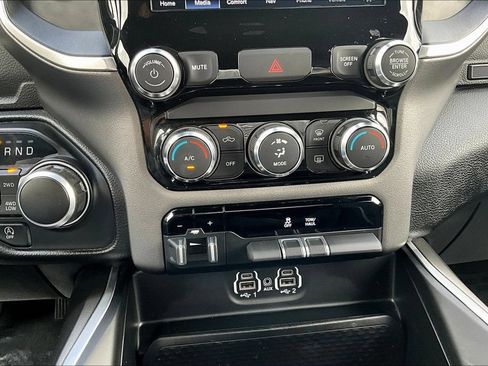 Used 2022 RAM 1500 Big Horn AWD/4WD image 14