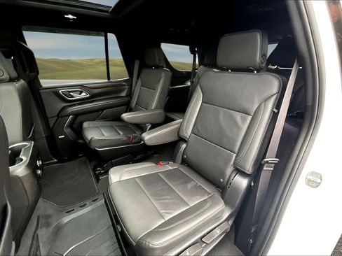 Used 2024 Chevrolet Tahoe Z71 w/ Luxury Package AWD/4WD image 14