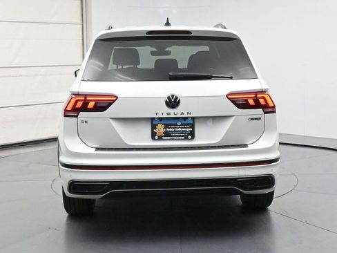 Certified 2022 Volkswagen Tiguan SE R-Line AWD/4WD image 28
