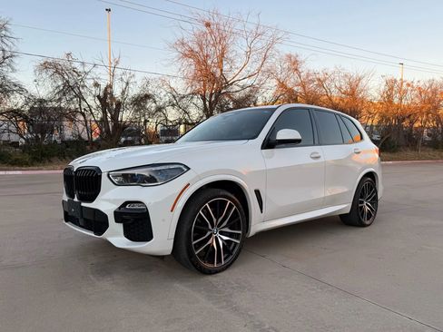 Used 2020 BMW X5 M50i w/ Executive Package image 2
