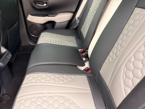 Used 2025 Honda HR-V LX image 17