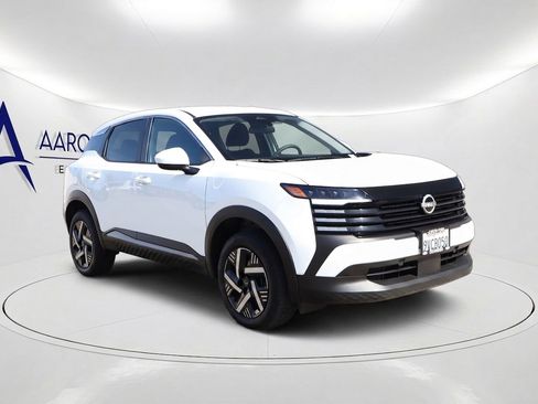 Used 2025 Nissan Kicks SV FWD image 3