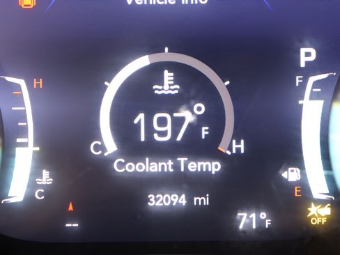Used 2026 Chrysler Pacifica Limited FWD image 16