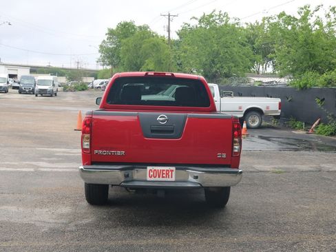 Used 2010 Nissan Frontier SE image 4