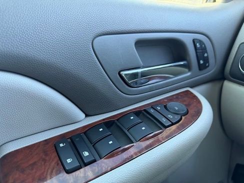 Used 2008 Chevrolet Suburban LTZ w/ LTZ Preferred Equipment Group RWD image 18
