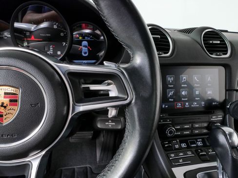 Used 2018 Porsche 718 Cayman RWD image 11