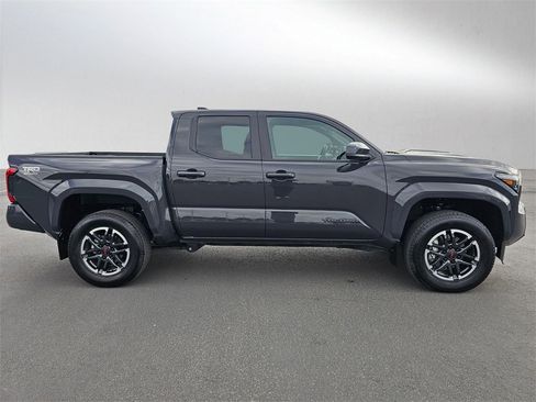 Used 2024 Toyota Tacoma TRD Sport image 6