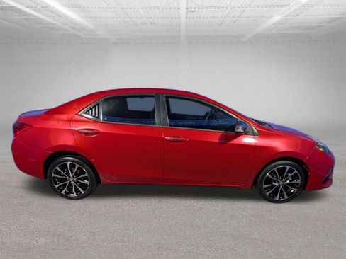 Used 2018 Toyota Corolla SE FWD image 4