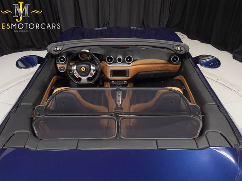 Used 2017 Ferrari California T RWD image 10