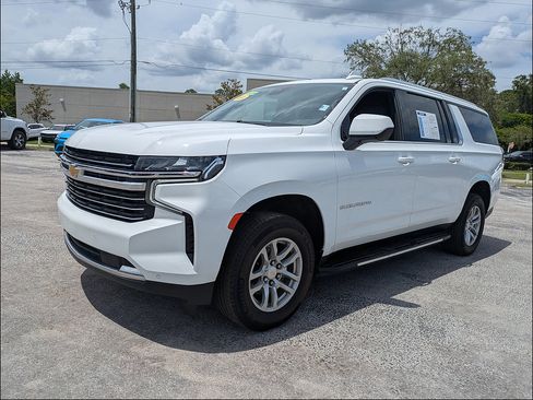 Used 2024 Chevrolet Suburban LT RWD image 6