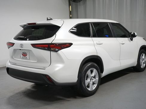 Certified 2024 Toyota Highlander LE image 8