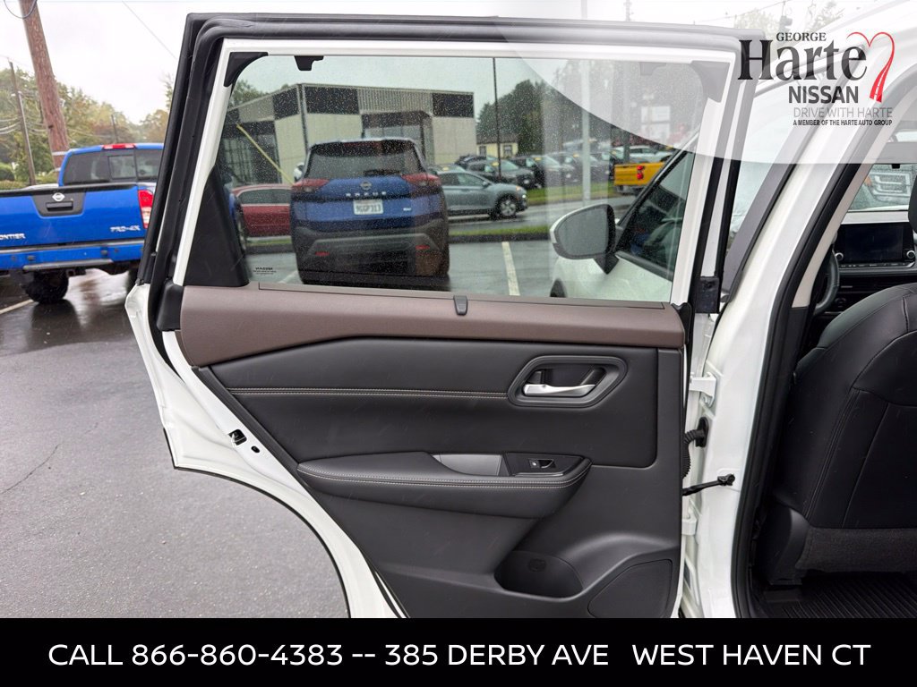 Certified 2023 Nissan Rogue SV w/ SV Premium B Package AWD/4WD image 20