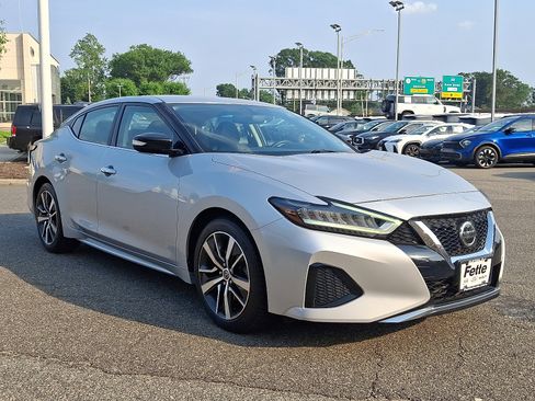 Used 2019 Nissan Maxima 3.5 SV image 3