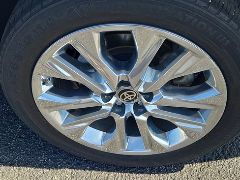 Used 2021 Toyota Highlander Limited image 6