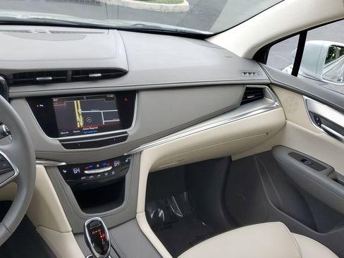 Used 2018 Cadillac XT5 Luxury w/ Driver Awareness Package image 20
