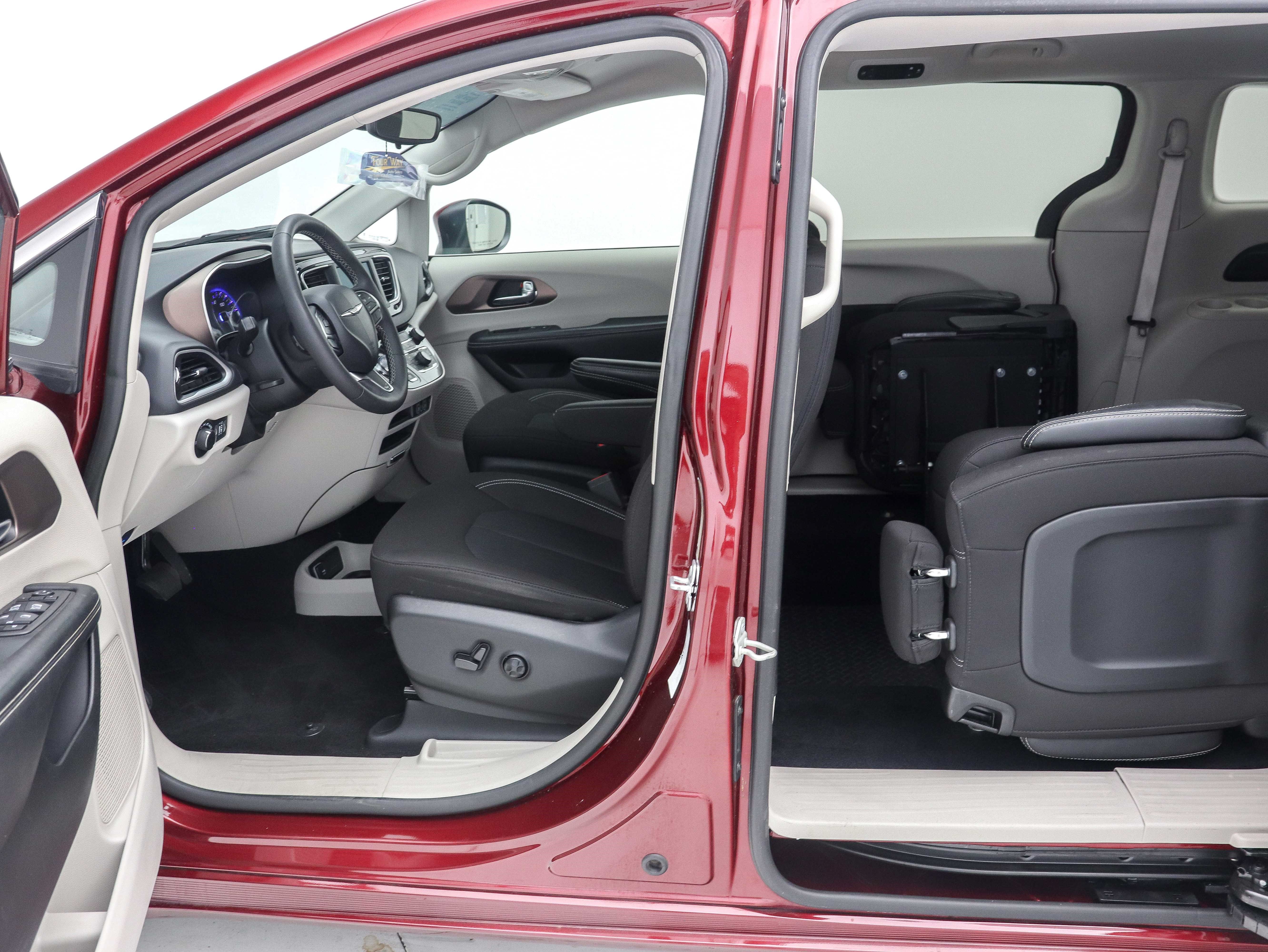 Used 2023 Chrysler Voyager LX FWD image 22