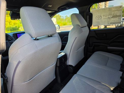 New 2026 Toyota 4Runner SR5 AWD/4WD image 30