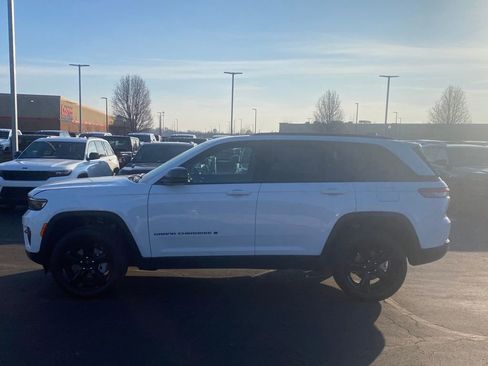 New 2025 Jeep Grand Cherokee Limited w/ Black Appearance Package image 4
