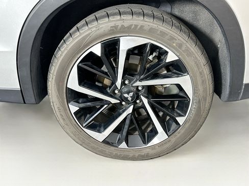 Used 2024 Mitsubishi Outlander SE AWD/4WD image 11