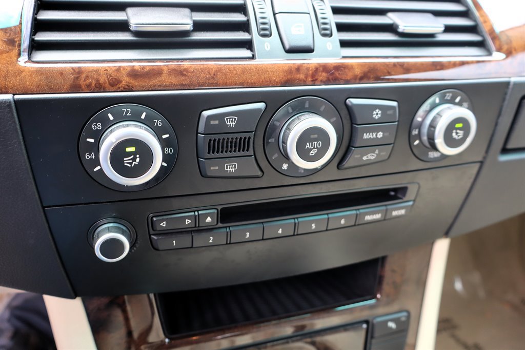 Used 2008 BMW 550i Sedan w/ Sport Pkg RWD image 26