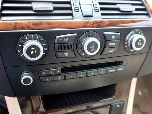 Used 2008 BMW 550i Sedan w/ Sport Pkg RWD image 26