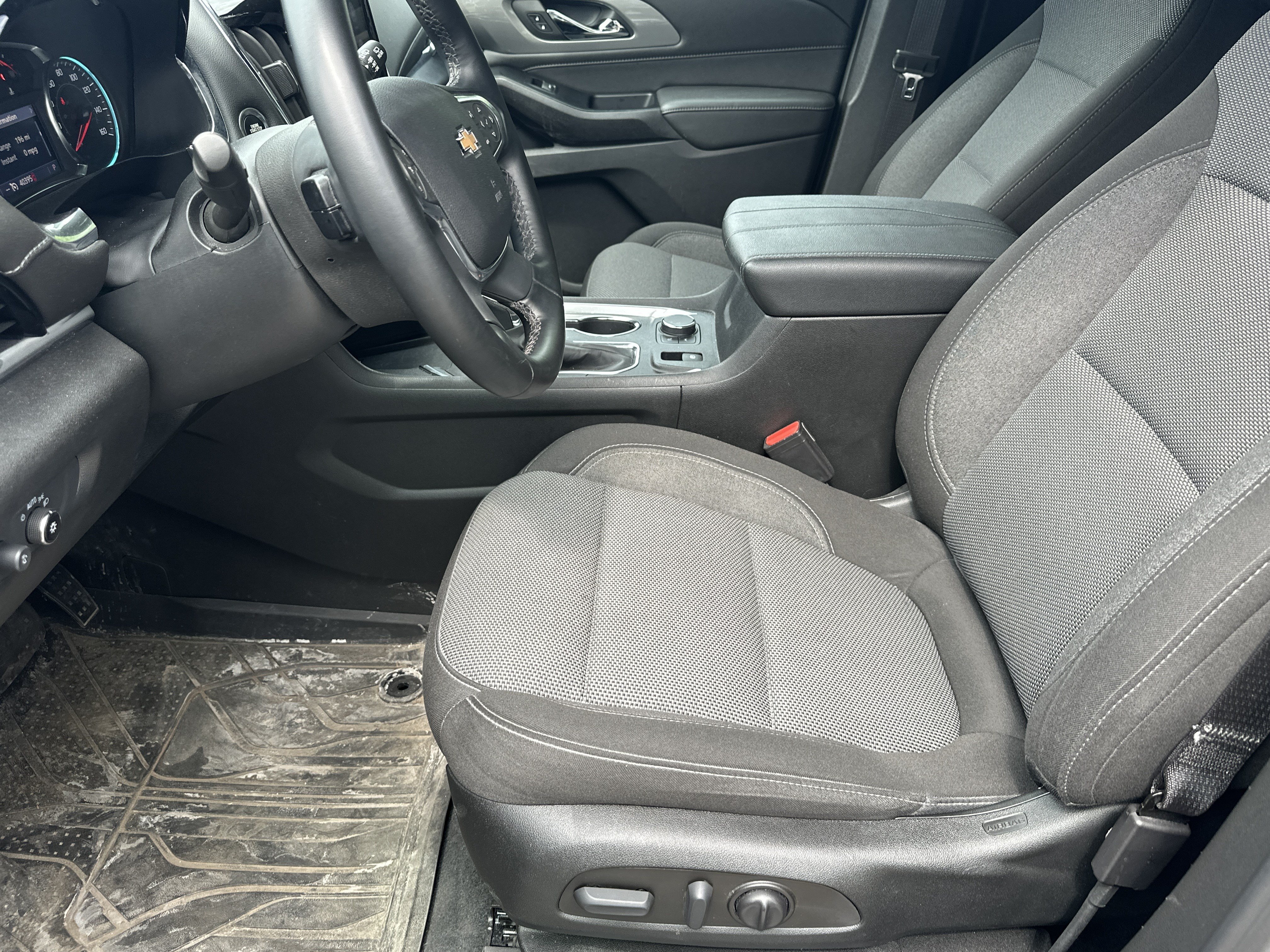 Used 2023 Chevrolet Traverse LT FWD image 18