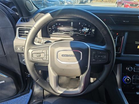 Used 2023 GMC Yukon XL Denali image 16