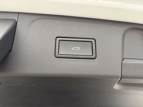 Used 2026 Volkswagen Atlas SE FWD image 13