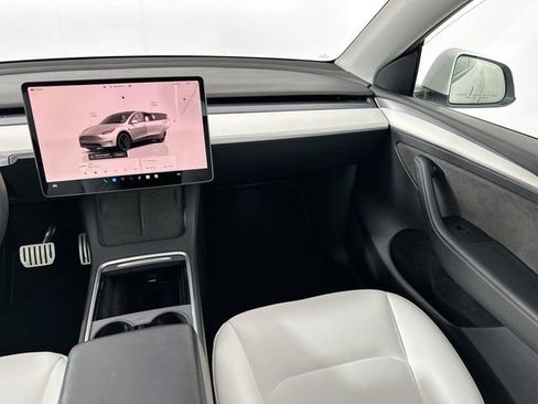 Used 2022 Tesla Model Y Performance image 23
