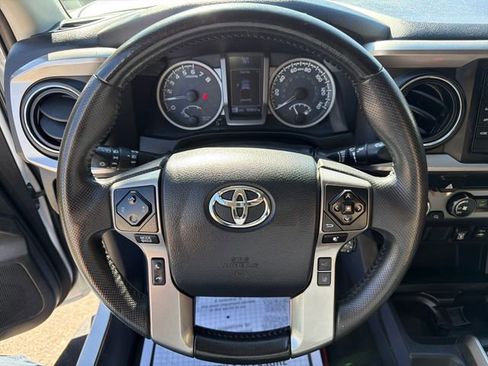 Used 2019 Toyota Tacoma SR5 AWD/4WD image 15